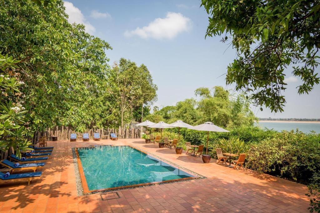 Le Relais De Chhlong Hotel Kratie Bagian luar foto