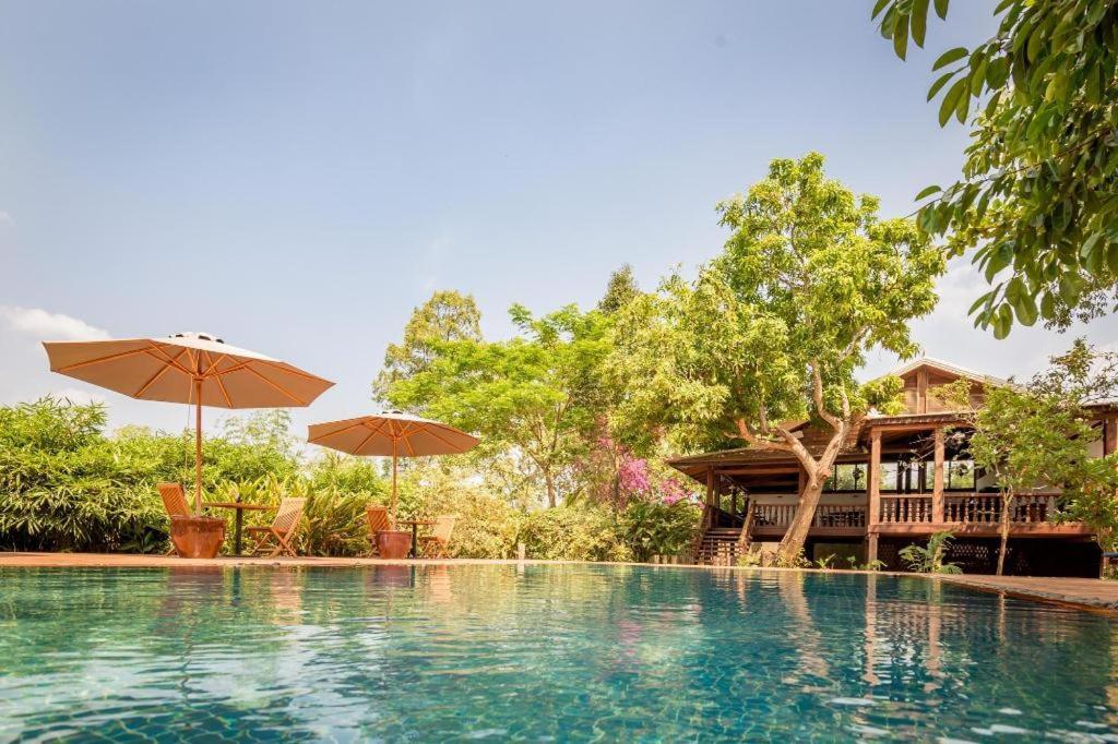 Le Relais De Chhlong Hotel Kratie Bagian luar foto