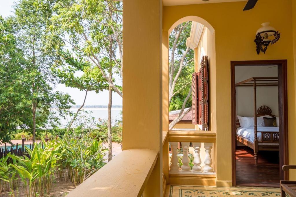 Le Relais De Chhlong Hotel Kratie Bagian luar foto