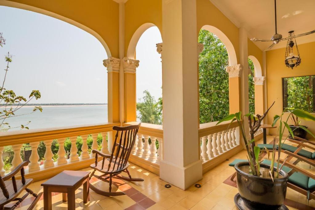 Le Relais De Chhlong Hotel Kratie Bagian luar foto