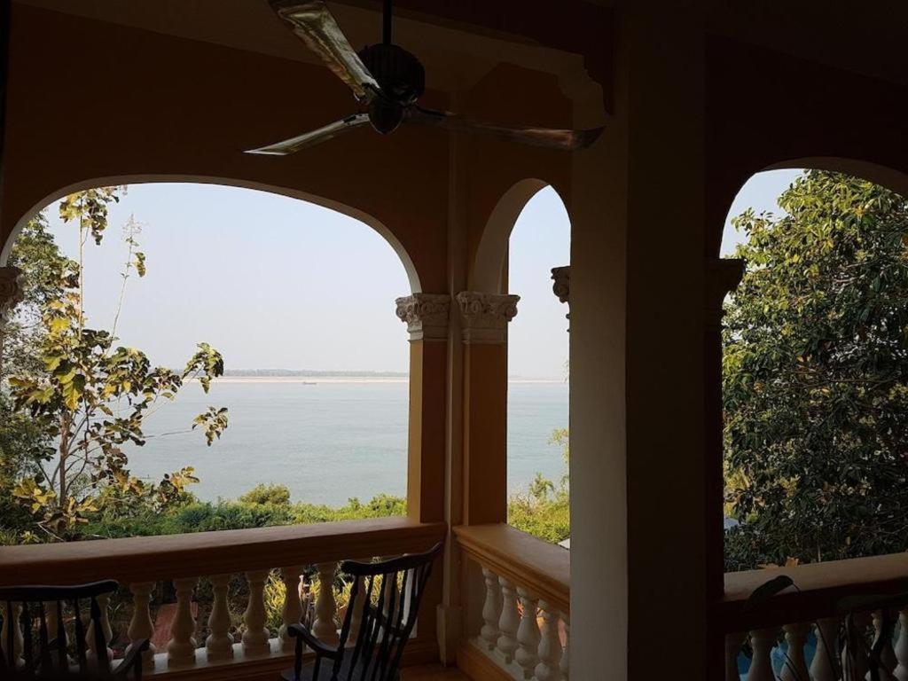 Le Relais De Chhlong Hotel Kratie Bagian luar foto