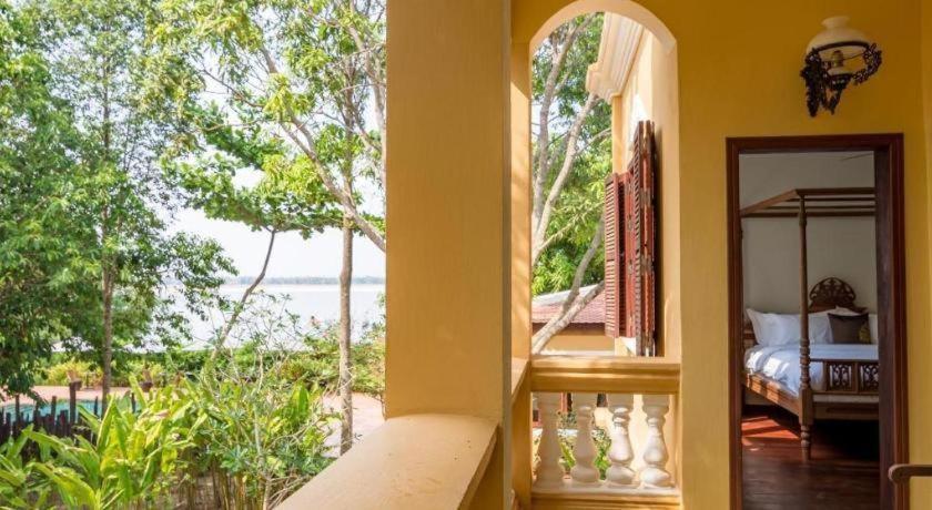 Le Relais De Chhlong Hotel Kratie Bagian luar foto